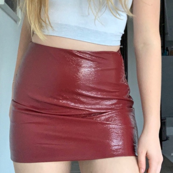 PLEATHER SKIRT - Picture 2 of 4